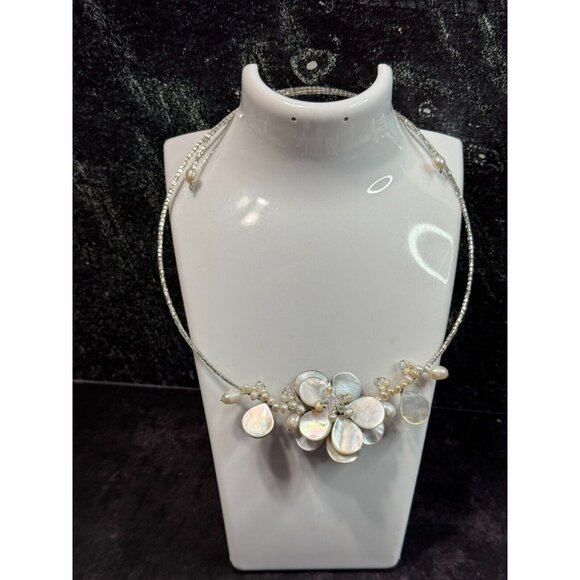 Unbranded Jewelry - Gray Mother of Pearl Flower Freshwater Pearl Glass Beaded Flexable Strand